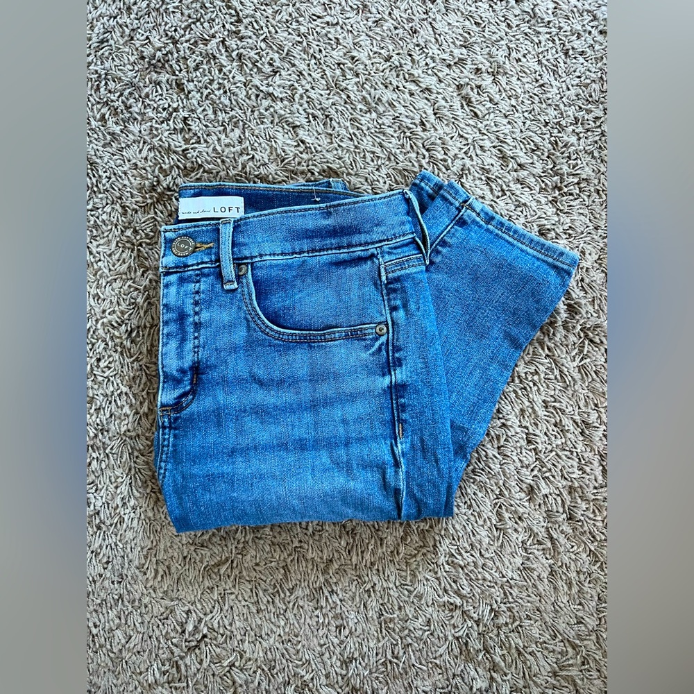 LOFT Blue Women's Jeans. Flattering fit! ♥️